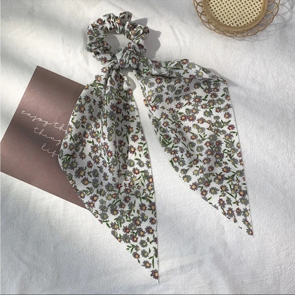 Set of 4 Long Scarf Floral Colorful Scrunchies - Picture 5 of 6